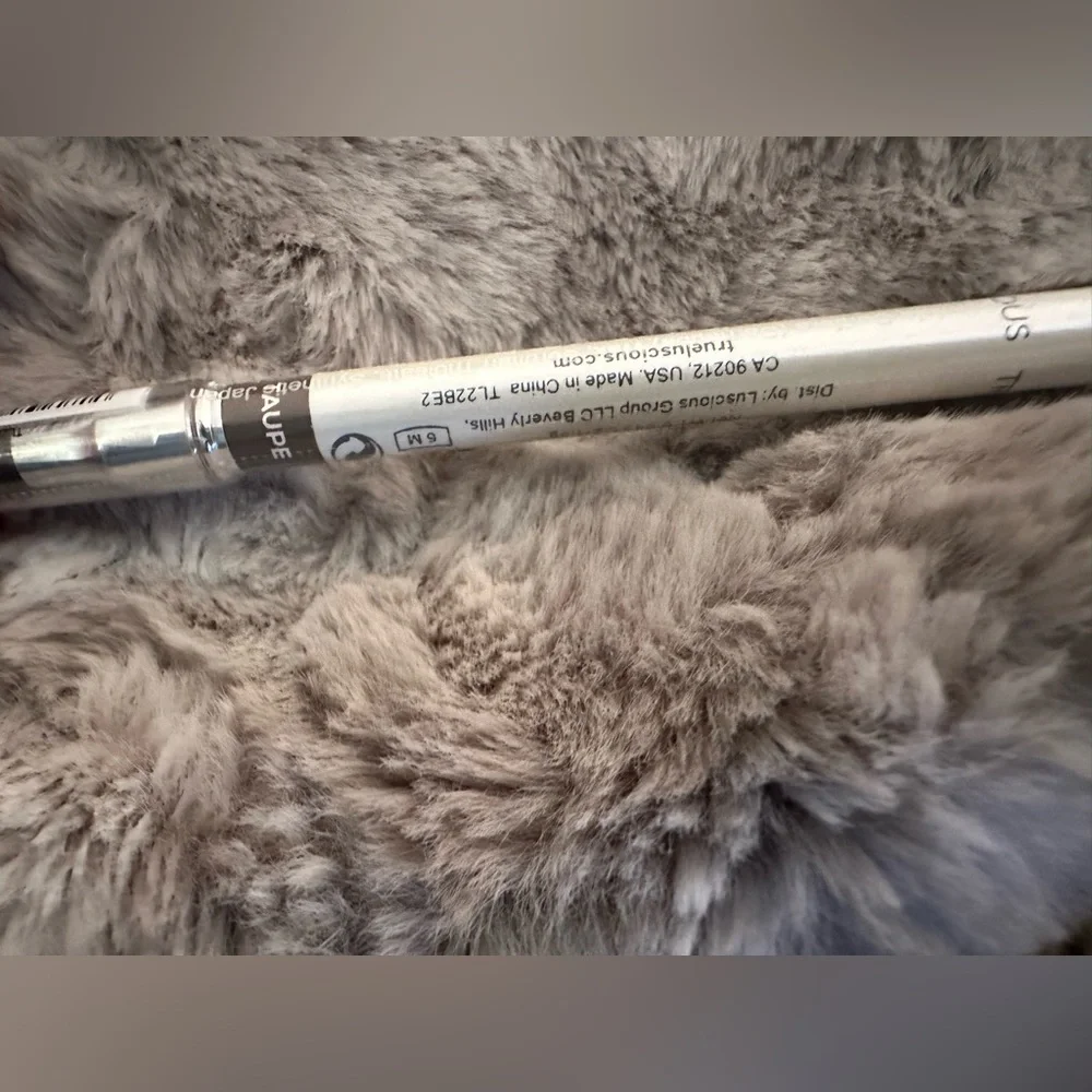 TRUE + LUSCIOUS Brow Definer eyebrow pencil in Taupe New! - Picture 3 of 6